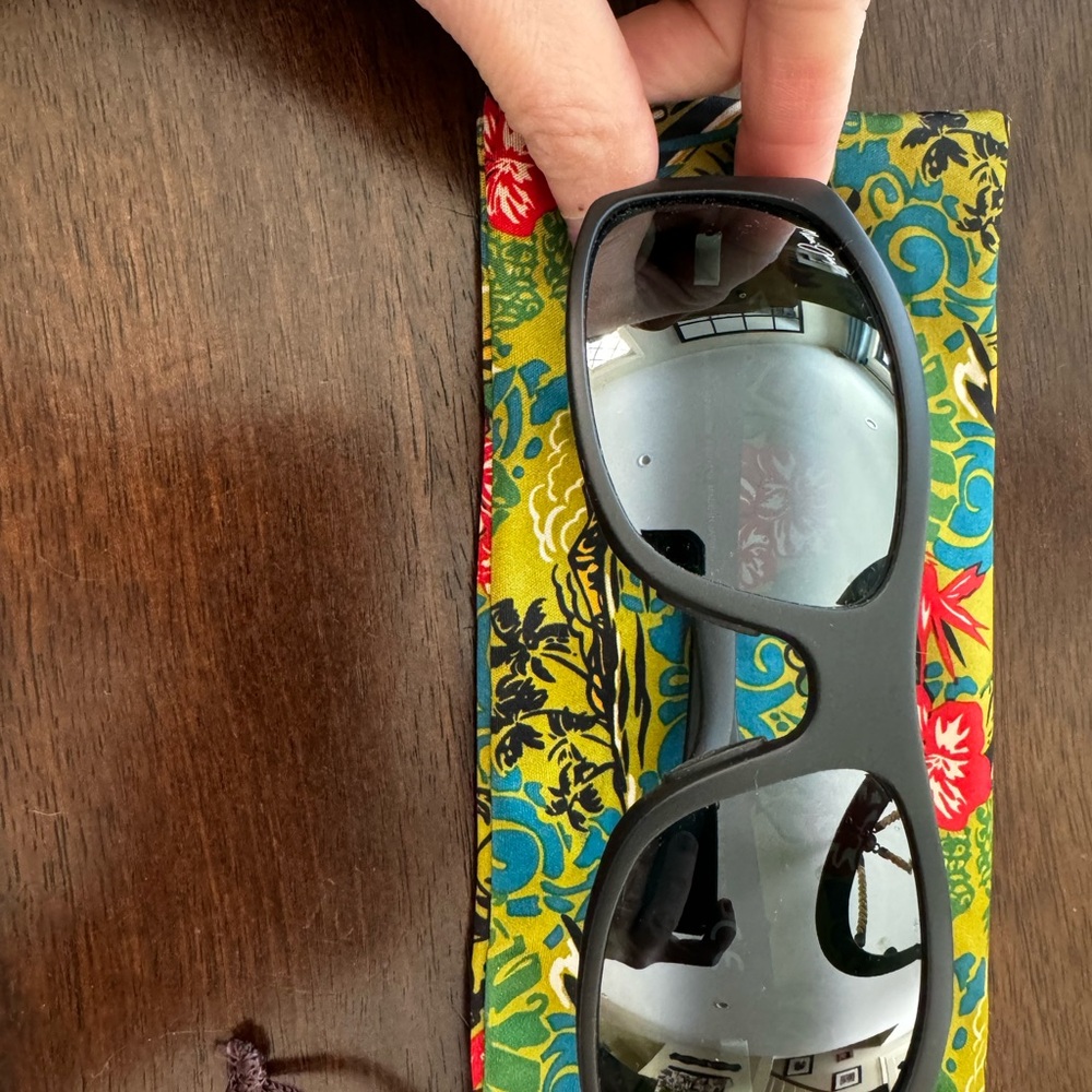 Maui Jim Longboard MJ 222-2M Black Wrap Sunglasses Gray polarized Lenses 61mm - Picture 5 of 8
